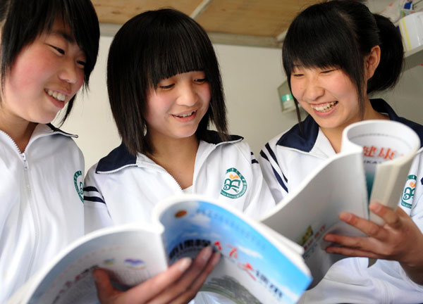 Zhao Shasha discusses her study with classmates on April 12, 2011, in her hometown Ningqiang, Shaanxi Province.