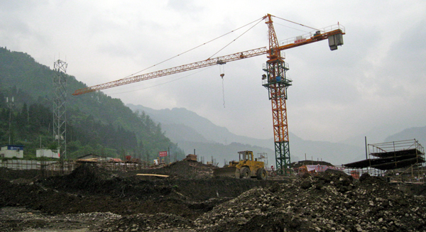 Hongbai Primary School being rebuilt in the mountains surrounding Sichuan's Shifang city in 2008. 