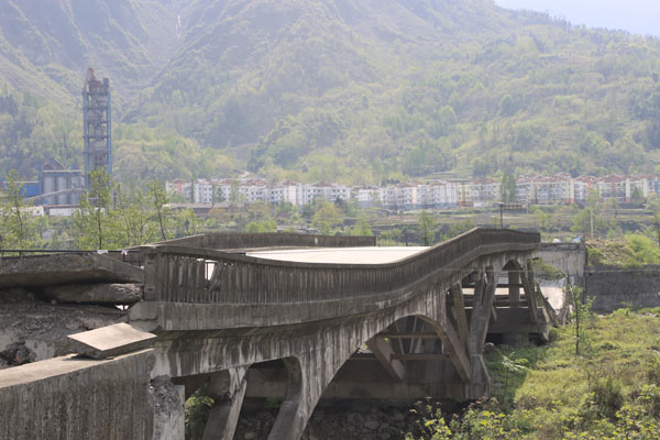 The quake-damaged Xiaoyudong Bridge is pictured in Pengzhou, April 23, 2011.