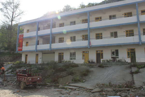 A deserted school building is seen in Bailu town of Pengzhou city, southwest China's Sichuan province, April 23, 2011.