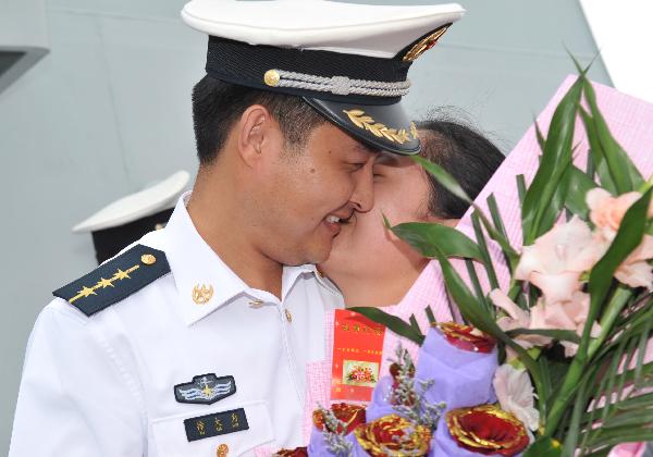 Xu Dawei kisses his wife during a welcome ceremony for the return of Chinese Navy Seventh Escort Task Force in Zhoushan, east China&apos;s Zhejiang Province, May 9, 2011.