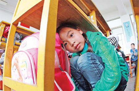 Children undergo an earthquake drill on Wednesday at their primary school in Lianyungang, Jiangsu Province.