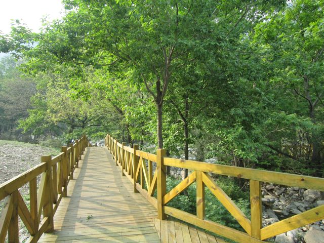 The tourist route at the Tangjiahe Nature Reserve. [Wang Qian/china.org.cn]