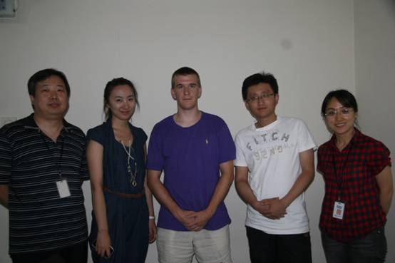 CnDG&apos;s Program Chief Liu (L1), Xuan Xuan (L2), lecturer Daniel Favitta (C), Heng Fei (R2) and Zhang Yunyun (R1). All of the photos are taken by Xuan Xuan (L2). 