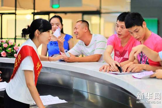 Staff answers questions raised by passengers at Shenzhen Station on Subway Line 5 (Central Semiring Line) in Shenzhen City, in southeast China&apos;s Guangdong Province on June 22, 2011. 