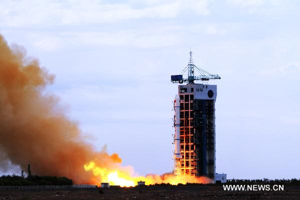 An experimental orbiter in China&apos;s Shi-Jian satellite series, SJ-11-03, boosted by a Long-March II-C rocket carrier, lifts off from the Jiuquan Satellite Launch Center in northwest China&apos;s Gansu Province, July 6, 2011. 