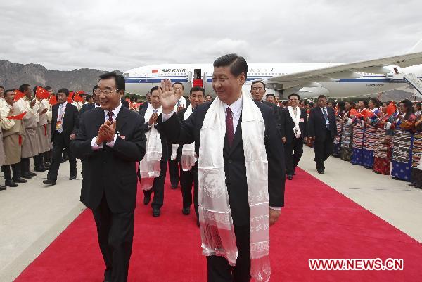 Chinese Vice President Xi Jinping (R, Front) is welcomed upon his arrival in Lhasa, capital of southwest China's Tibet Autonomous Region, on July 17, 2011. 