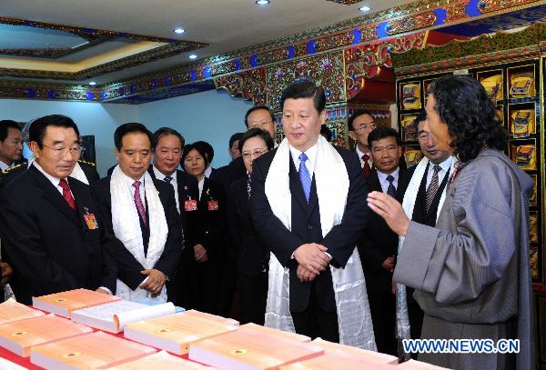 Chinese Vice President Xi Jinping (2nd R Front) visits Tibet University in Lhasa, capital of southwest China's Tibet Autonomous Region, July 18, 2011. 