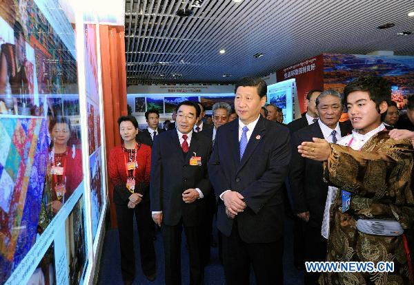 Chinese Vice President Xi Jinping (C) visits the exhibition of achievements made in the 60 years since Tibet's peaceful liberation, in Lhasa, capital of southwest China's Tibet Autonomous Region, July 18, 2011.