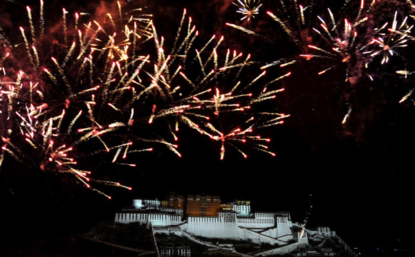 Fireworks celebrate Tibet&apos;s key anniversary