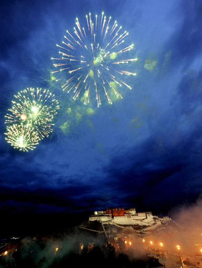 Fireworks celebrate Tibet&apos;s key anniversary