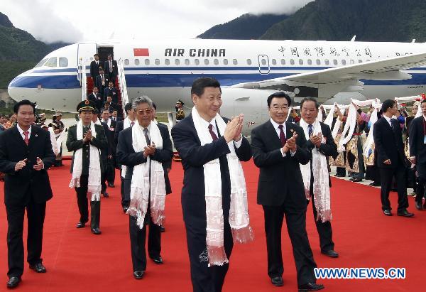 Chinese Vice President Xi Jinping (Front) arrives in Nyingchi, southwest China's Tibet Autonomous Region, July 21, 2011. Xi Jinping is in Tibet to attend celebrations marking the 60th anniversary of the region's peaceful liberation. 