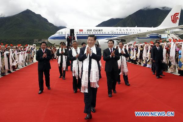 Chinese Vice President Xi Jinping (Front) arrives in Nyingchi, southwest China's Tibet Autonomous Region, July 21, 2011.