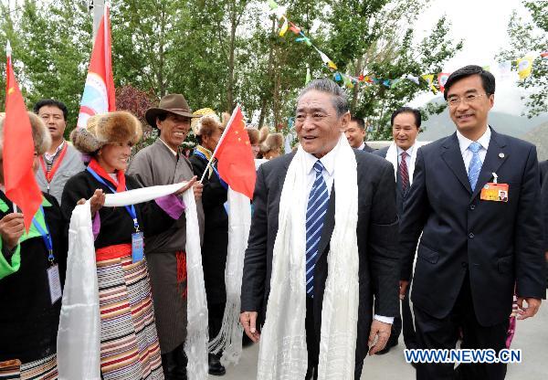 Ragdi (2nd R), a deputy leader of the delegation of the central government, visits Doilungdeqen County, southwest China's Tibet Autonomous Region, July 21, 2011. 