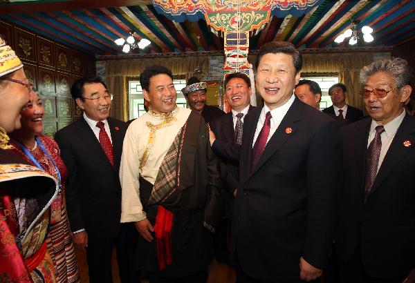 Chinese Vice President Xi Jinping (R, Front) meets with party cadres during a visit to the village of Bagyi in Nyingchi Prefecture, southwest China's Tibet Autonomous Region, July 21, 2011. 