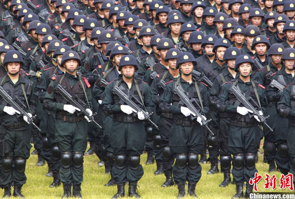 The PAPC (Chinese People&apos;s Armed Police Corps) safety guard oath-taking rally for the 26th World University Games was held in Shenzhen, southeast China&apos;s Guangdong Province July 31, 2011. 