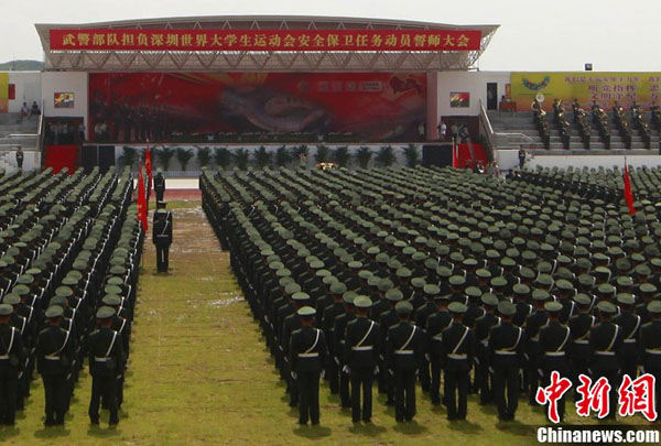 The PAPC (Chinese People&apos;s Armed Police Corps) safety guard oath-taking rally for the 26th World University Games was held in Shenzhen, southeast China&apos;s Guangdong Province July 31, 2011. 