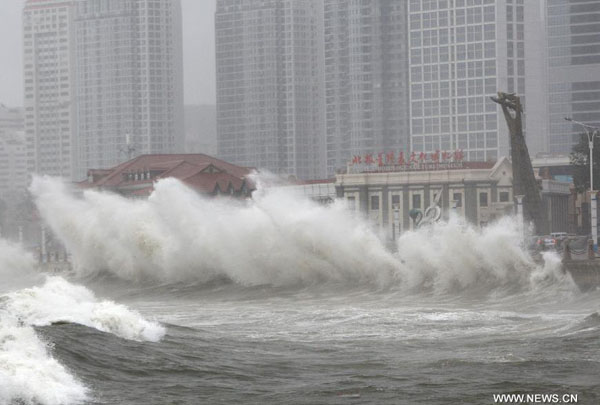 Huge waves are seen on the seashore as a fierce storm brought by Typhoon Muifa hits Yantai, a coastal city in east China&apos;s Shandong Province, Aug. 8, 2011.