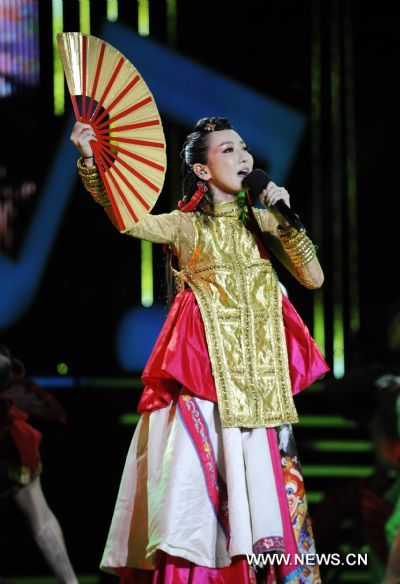 Chinese singer Sa Dingding performs during the World University Student Beach Concert in Shenzhen, a city of south China's Guangdong Province, Aug. 10, 2011. 