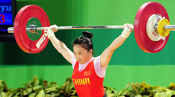 Xiao Hongyu of China competes during the women's 48kg weightlifting competition at the 26th Summer Universiade in Shenzhen, a city of south China's Guangdong Province, Aug. 13, 2011.