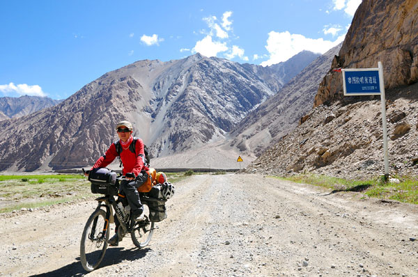 Zhou Ziqian rides in Ngari Prefecture, Tibet Autonomous Region, on August 10, 2010.