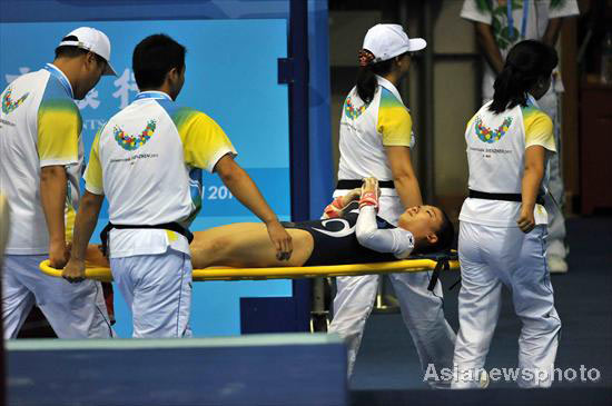 South Korean gymnast Jo Hyun-joo is stretchered off the field after falling off the uneven bars during the women's all-around final at the 26th Summer Universiade in Shenzhen, Aug 15, 2011.