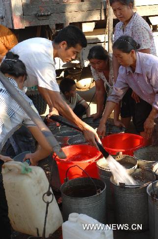 Villagers get water in Yanziqian Village of Sinan County, southwest China's Guizhou Province, Aug. 18, 2011.