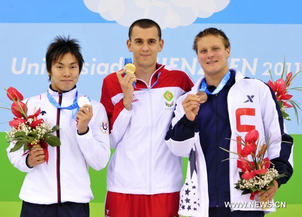 Gold medalist Laszlo Cseh of Hungary (C), silver medalist Yuya Horihata of Jpan (L), and bronze medalist William Harris of the United States display their medals on the podium during the awarding cermony of men's 400 individual medley final at the 26th Summer Universiade in Shenzhen, a city of south China's Guangdong Province, Aug. 18, 2011.