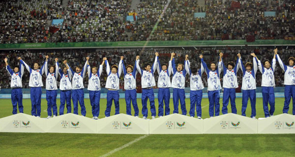 Team China cheers on the podium during the awarding ceremony of the women&apos;s football game at the 26th Summer Universiade in Shenzhen August 21, 2011.