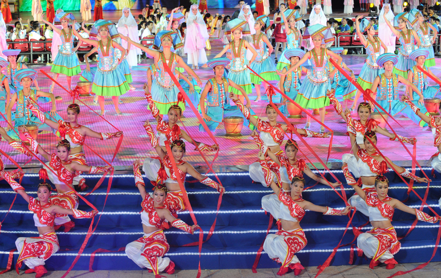 Photo taken on Aug. 23, 2011 shows the closing ceremony of the 26th Summer Universiade held at the Window of the World theme park in Shenzhen, a city of south China's Guangdong Province.