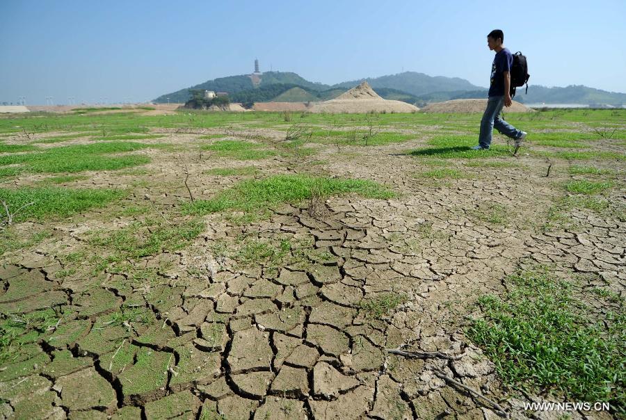 A man walks on the dried-up riverbed of the Poyang Lake in east China&apos;s Jiangxi Province, Sept. 15, 2011. The water surface and water level of the Poyang Lake, China&apos;s largest freshwater lake, continue shrinking during lingering drought. Water levels on the lake are decreasing dramatically at a rate of 0.1 to 0.2 meters per day. 