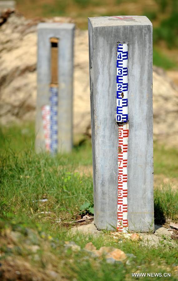 Hydrological rulers lie fully exposed on the dried-up riverbed of the Poyang Lake in east China&apos;s Jiangxi Province, Sept. 15, 2011. 