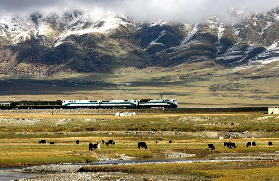 File photo undated shows a T164 train, running along the Qinghai-Tibet Railway, passes under the foot of the Tanggula Mountain of southwest China&apos;s Tibet Autonomous Region. 