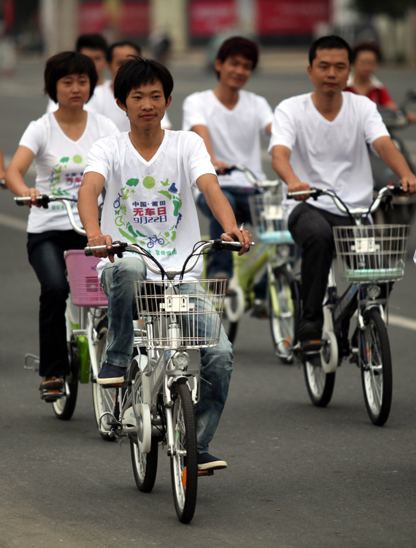 September 22 is the World Car Free Day. People in Fujian are encouraged to take the public transport system rather than their own steering wheel over the course of the day.