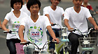 September 22 is the World Car Free Day. People in Fujian are encouraged to take the public transport system rather than their own steering wheel over the course of the day.