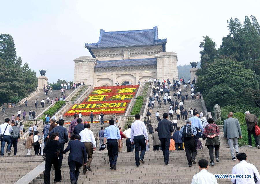 People visit the mausoleum of Dr. Sun Yat-sen in Nanjing, capital of east China&apos;s Jiangsu Province, Oct. 10, 2011. 