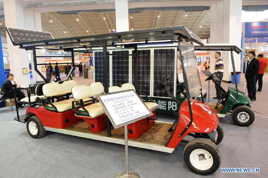 Visitors view a solar power sightseeing vehicle during the 2011 China International New Energy Vehicles Industry Promotion Week in Beijing, capital of China, Oct. 13, 2011. 