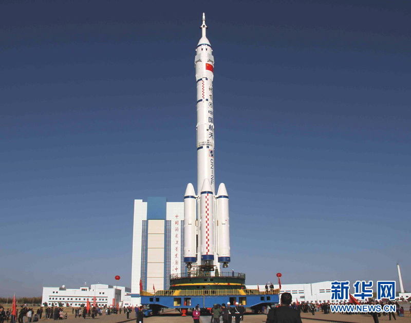 The Shenzhou VIII spacecraft and the assembled Long March II-F rocket were jointly transported to the launching site at the Jiuquan Satellite Launch Center in northwest China&apos;s Gansu Province on the morning of Oct. 26, 2011. 