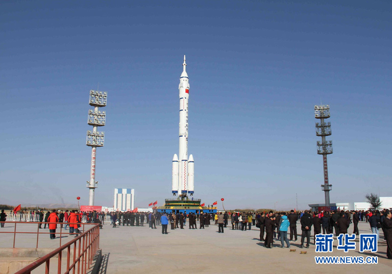 The Shenzhou VIII spacecraft and the assembled Long March II-F rocket were jointly transported to the launching site at the Jiuquan Satellite Launch Center in northwest China&apos;s Gansu Province on the morning of Oct. 26, 2011. 