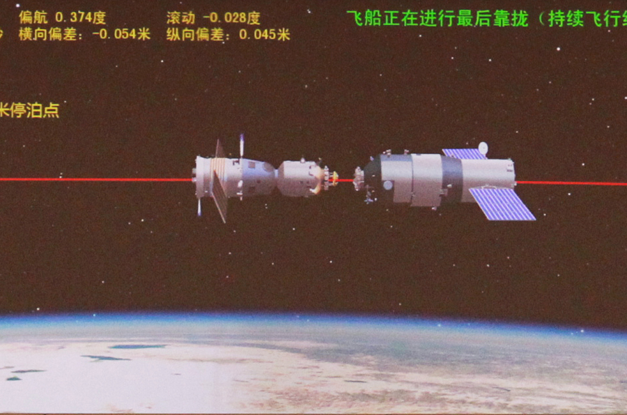 Photo taken on Nov. 14, 2011 shows the simulation picture of the second space docking between China&apos;s Shenzhou-8 and Tiangong-1, in the Beijing Aerospace Flight Control Center, in Beijing, capital of China. 