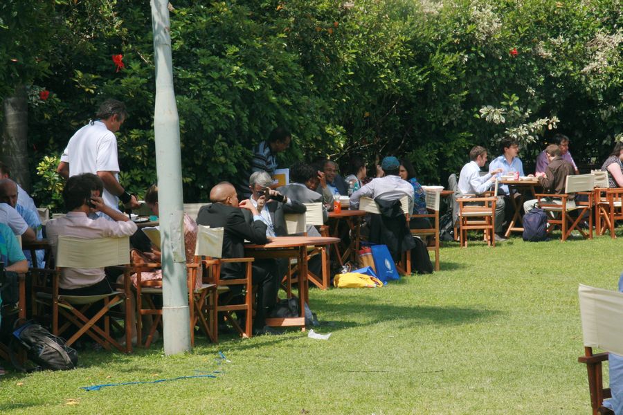 Durban climate talk delegates take a rest ourdoors.[China.org.cn] 