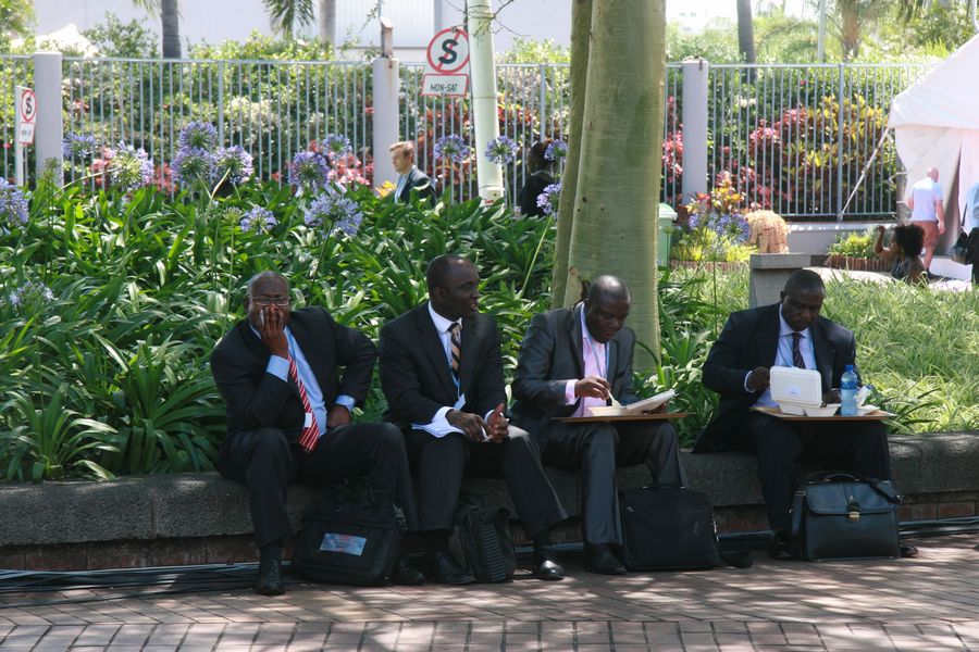 Durban climate talk delegates take a rest ourdoors.[China.org.cn] 