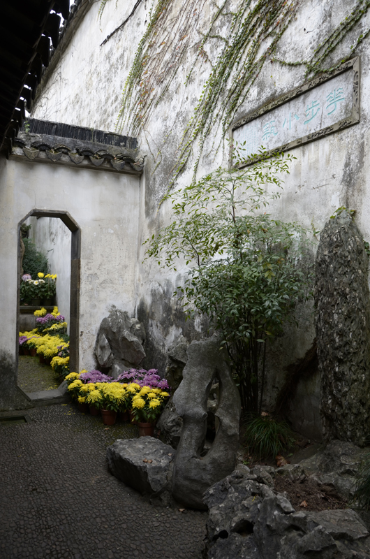 Covering an area of 2.3 hectares, the Lingering Garden is the best preserved among all the Suzhou gardens.