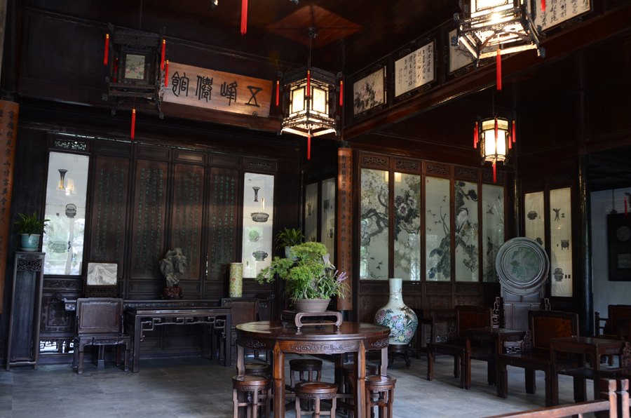 Covering an area of 2.3 hectares, the Lingering Garden is the best preserved among all the Suzhou gardens. It is also one of the four most famous gardens in China.
