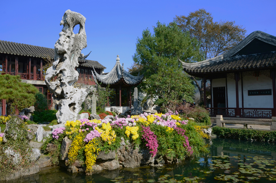Covering an area of 2.3 hectares, the Lingering Garden is the best preserved among all the Suzhou gardens. 