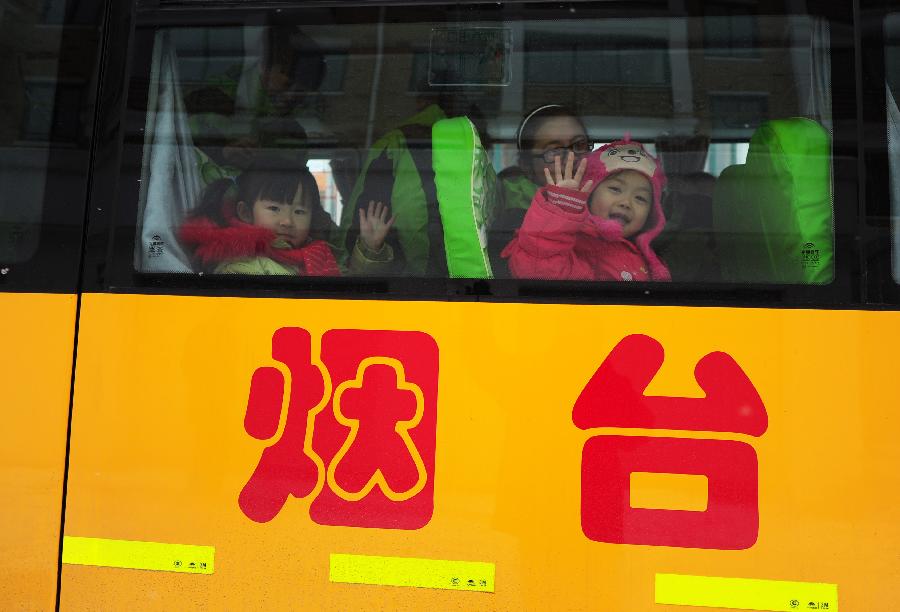 Children sit in an American-style school bus of a kindergarten in Fushan District, Yantai City, east China&apos;s Shandong Province, Dec. 10, 2011.