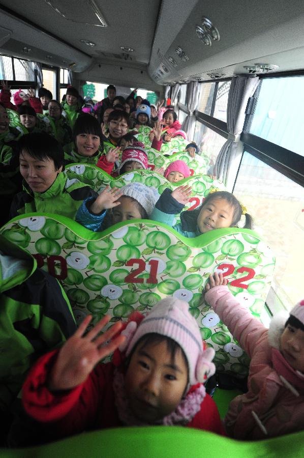 Children sit in an American-style school bus of a kindergarten in Fushan District, Yantai City, east China&apos;s Shandong Province, Dec. 10, 2011.