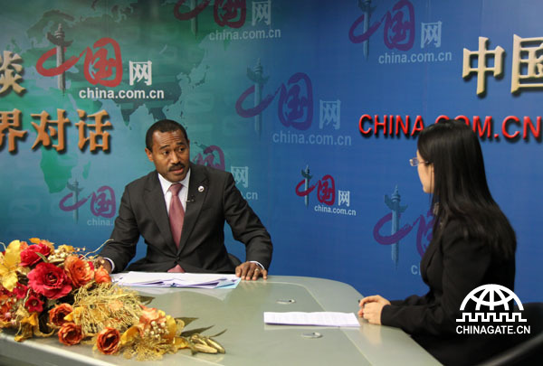 Sam Savou, Trade Representative of the Pacific Islands Forum Trade Office to China, talks about the effects of climate change on Pacific Island countries. On Dec. 1 in Beijing, he explained the ongoing struggles of Pacific Island countries with global warming. He called for immediate international cooperative efforts to address rising sea levels and other critical situations.