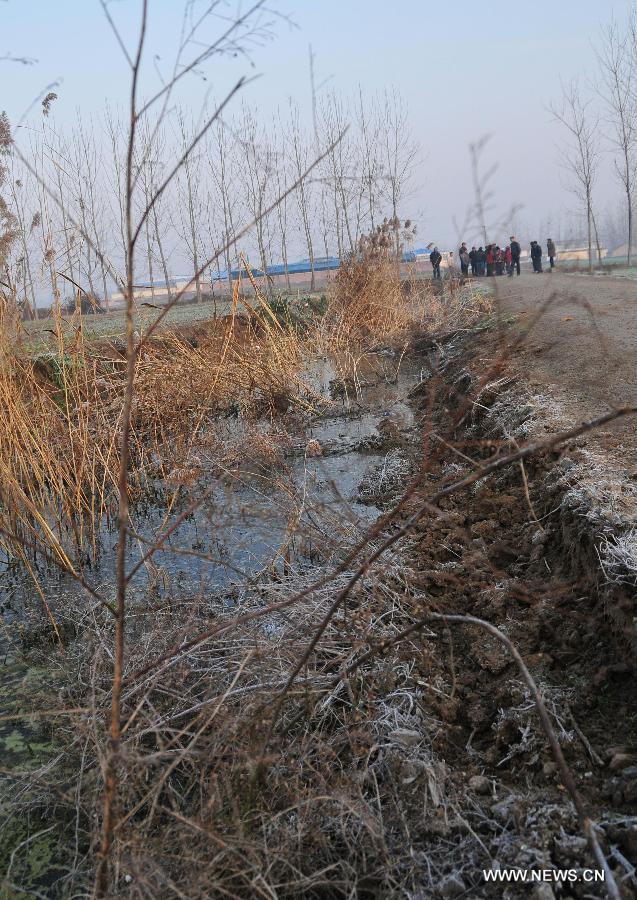 Photo taken on Dec. 13, 2011 shows the accident site of a school bus crash in Fengxian county of Xuzhou city, east China&apos;s Jiangsu Province. 