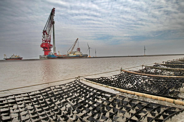 China&apos;s largest offshore wind power plant starts operation in Rudong County, east China&apos;s Jiangsu Province, Dec 28, 2011.